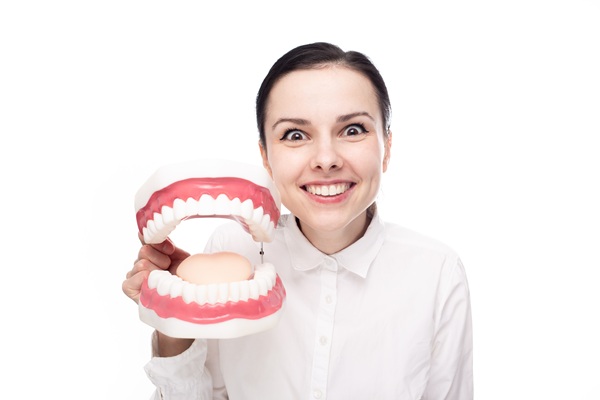 Full Mouth Reconstruction Vs  Smile Makeover
